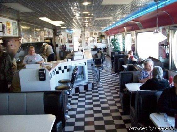 Travelodge By Wyndham Vaughn Restoran gambar